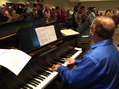 Piano and Congregation